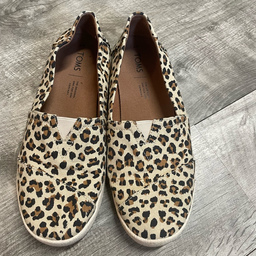Toms leopard size 7